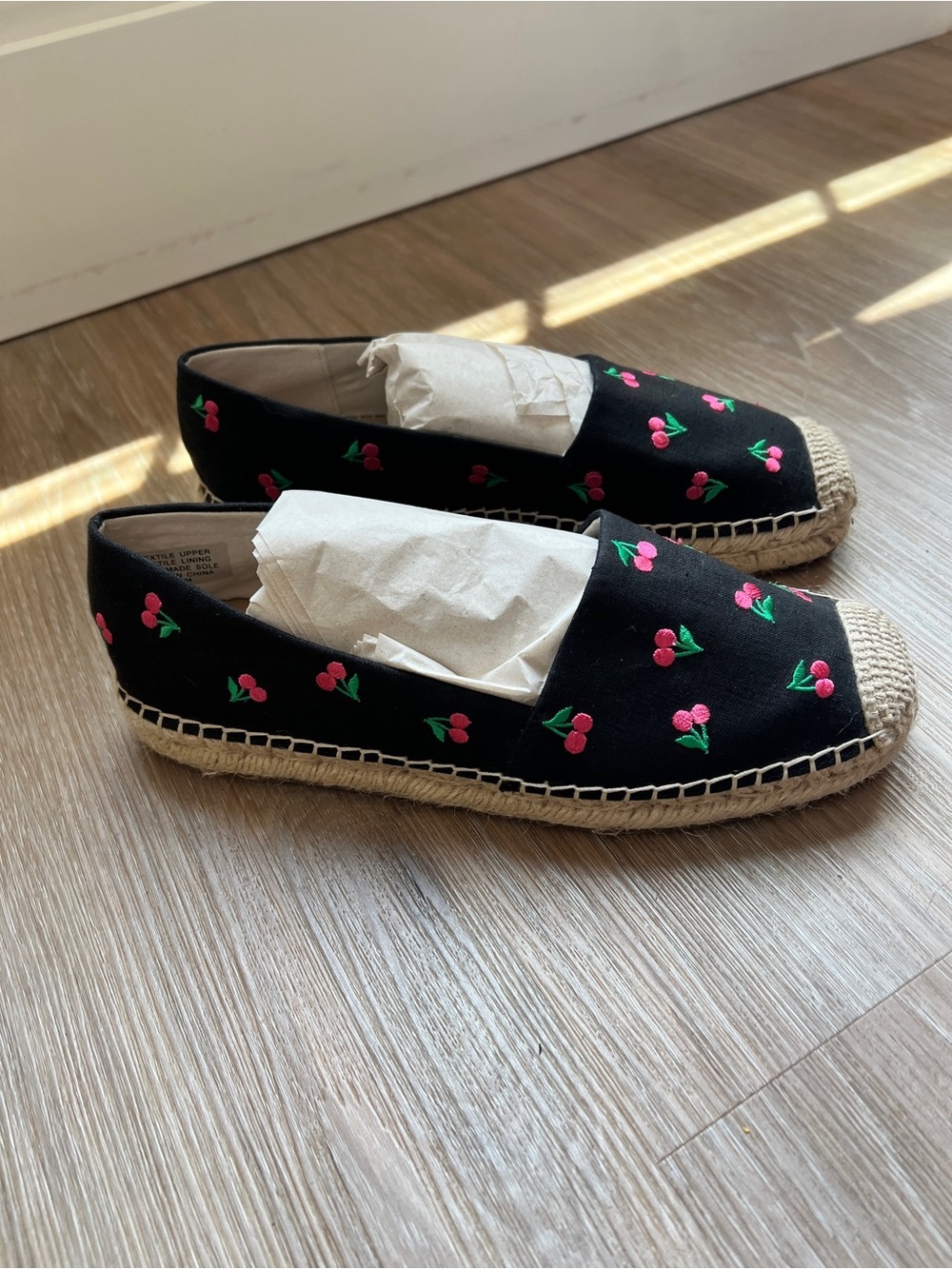 Ann Taylor Cherry Embroidered Espadrille Flats Black 8.5 shoes slip on
